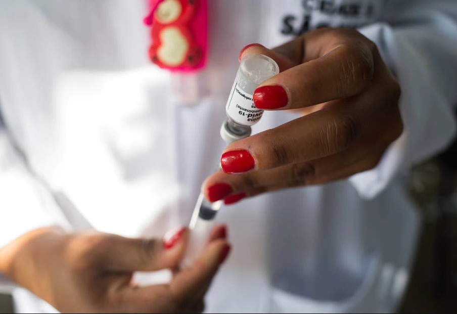 Duas doses são fundamentais diante das novas variantes