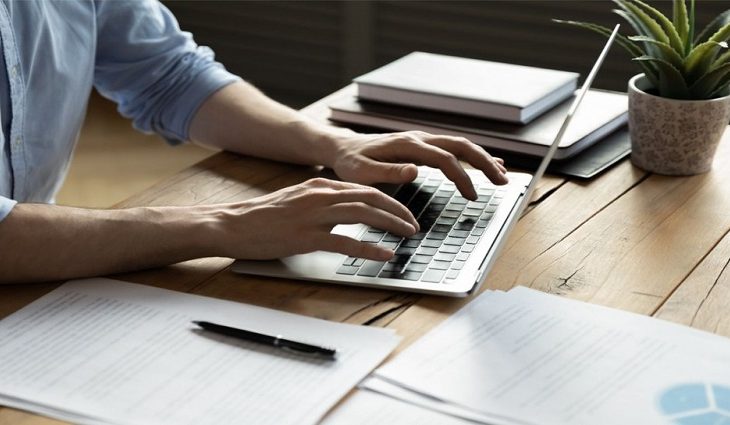 As oportunidades são nas áreas de operador de computador e vendedor