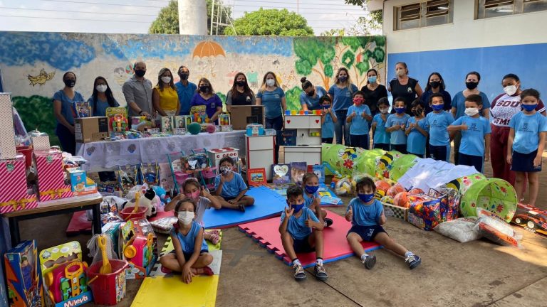 Escolas recebem doações