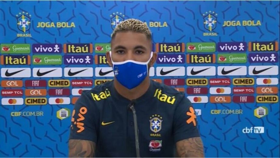 Douglas Luiz, em entrevista coletiva na seleção brasileira