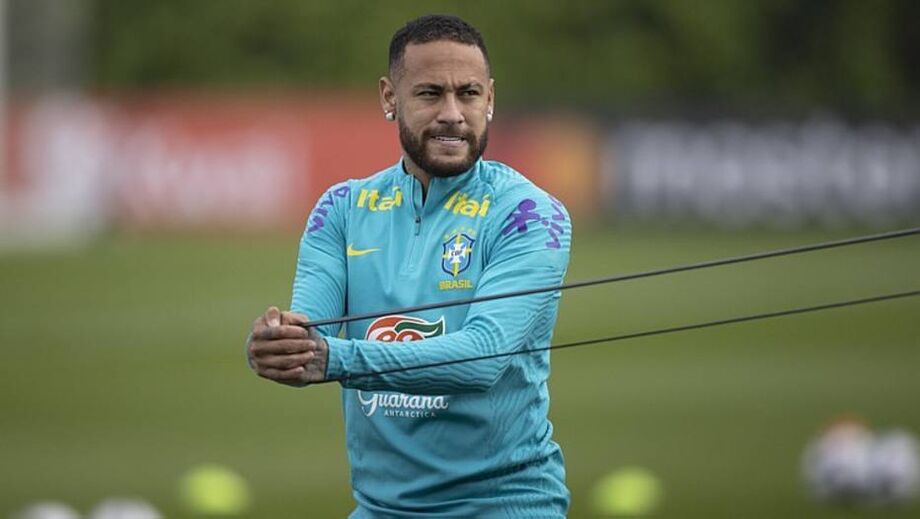 Após cumprir suspensão, Neymar volta à seleção brasileira