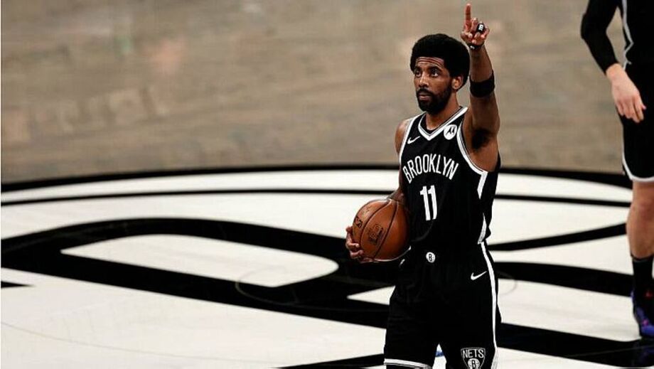 Kyrie Irving bate o pé e defende sua decisão de não se vacinar contra a covid-19
