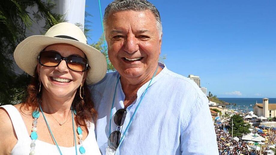 Arnaldo Cezar Coelho ao lado da mulher, Graça