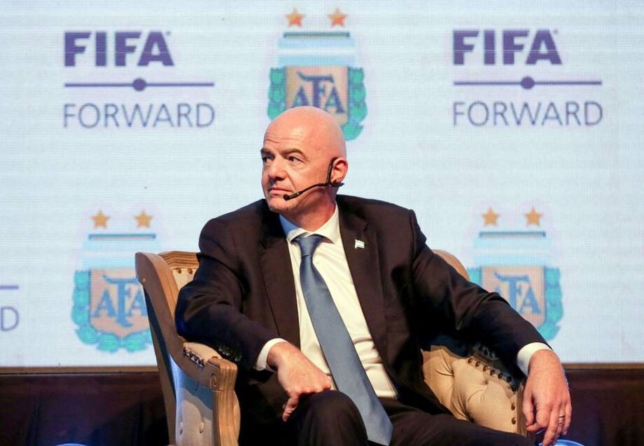 o presidente da entidade máxima do futebol, o suíço Gianni Infantino
