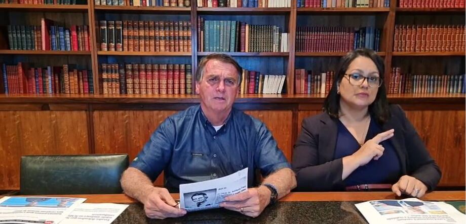 Presidente Jair Bolsonaro em live realizada na última quinta-feira, 21.
