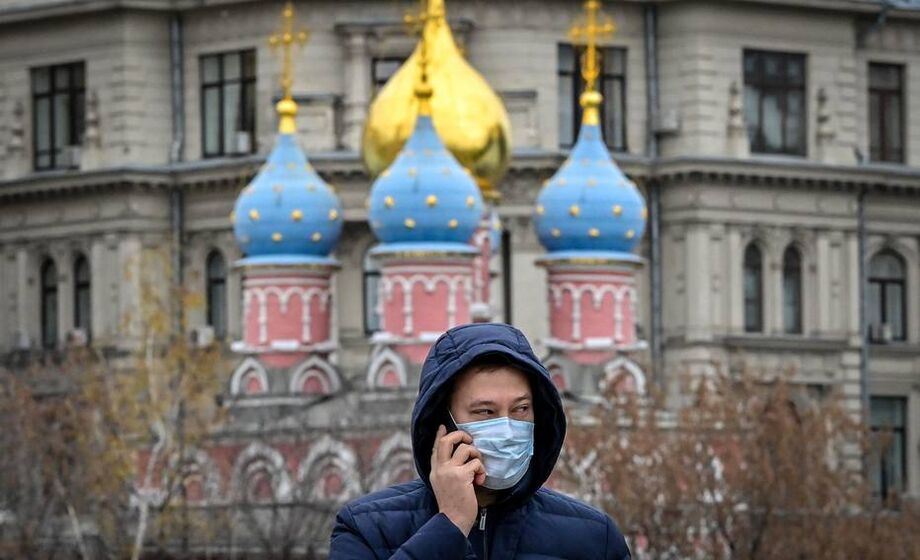 A Rússia está entre os países mais atingidos pela pandemia de covid e uma onda devastadora neste outono fez com que infecções e mortes chegassem a novos recordes
