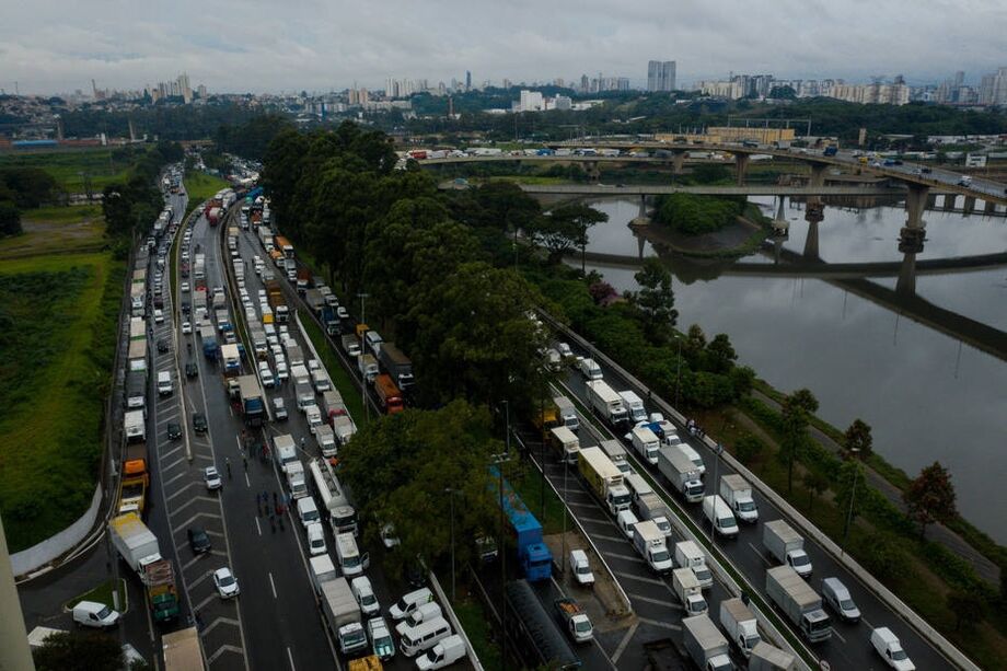 Centrais declaram apoio à greve de caminhoneiros