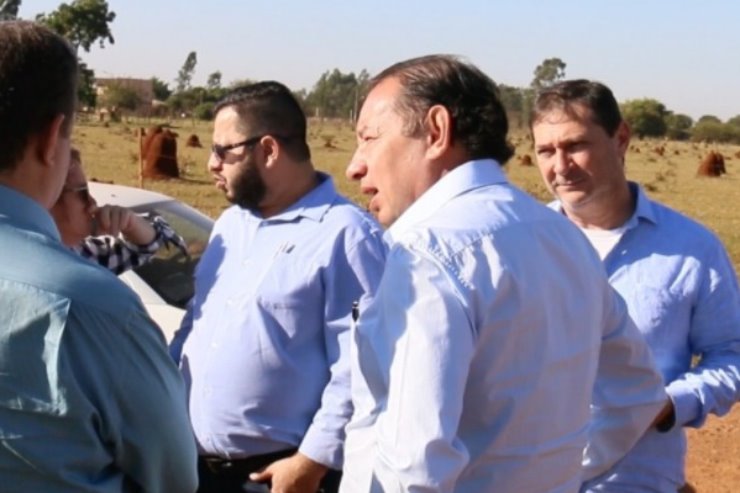 Em Sidrolândia, Gerson Claro celebra retomada da obra de acesso ao frigorífico
