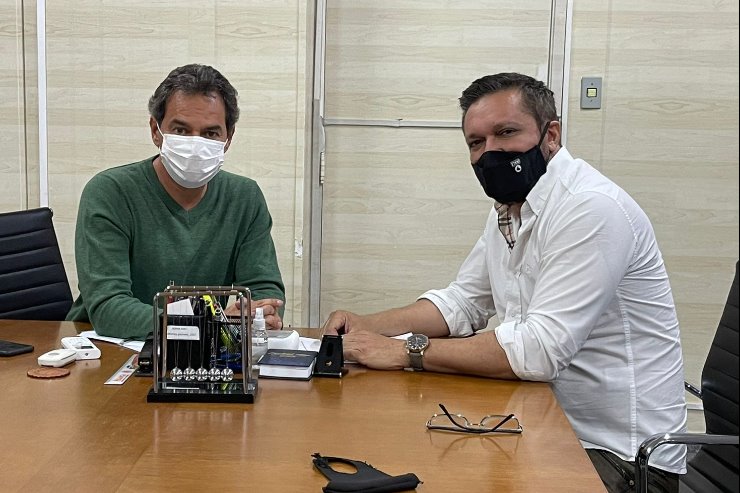 O prefeito vai entrar com uma contrapartida de 14 mil reais, os veículos serão entregues equipados com gaiolas, equipamentos de proteção para os animais, entre outros