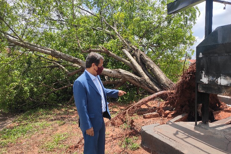 Deputado estadual Amarildo Cruz verifica estragos do temporal nas ruas de Campo Grande