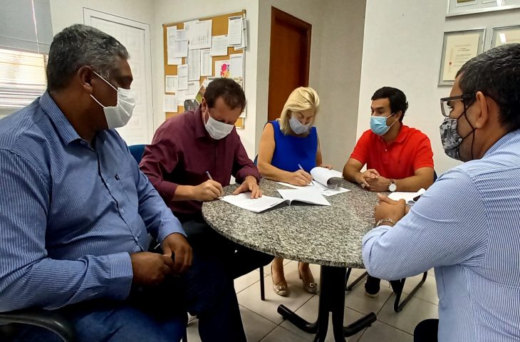 As casas serão construídas no âmbito do programa municipal Construindo Sonhos