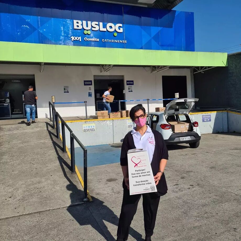 BUSLOG auxilia entidade na arrecadação e entrega de kits de beleza