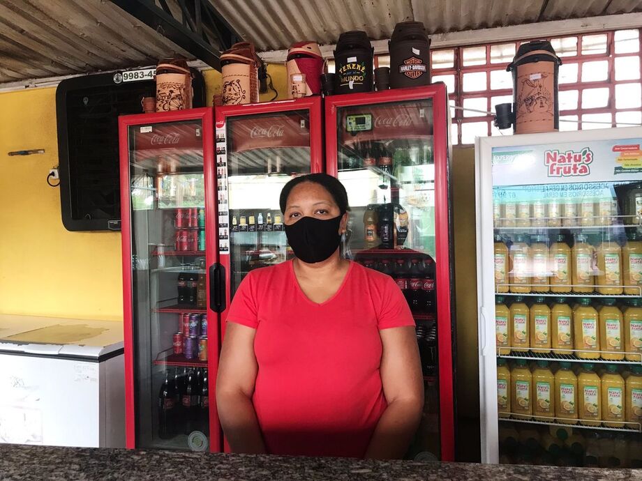 Atendente da Grande Parada Lanchonete, Jéssica Ballejo