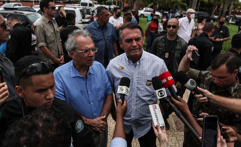 Apesar de dizer que defende o teto de gastos, Paulo Guedes comentou que havia uma necessidade de atender a uma parcela da população que está passando fome.
