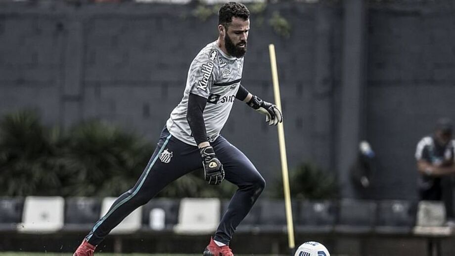 Jandrei em ação no treino do Santos
