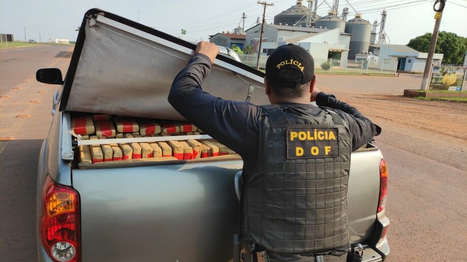 Camionete estava carregada com duas toneladas de maconha