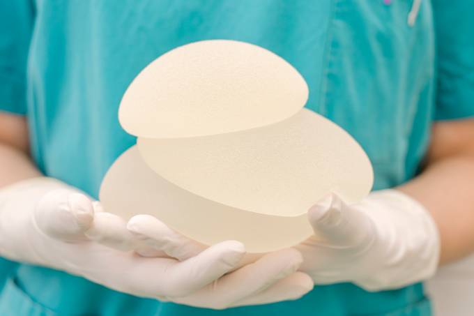 Cresce número de pacientes que querem retirar o silicone