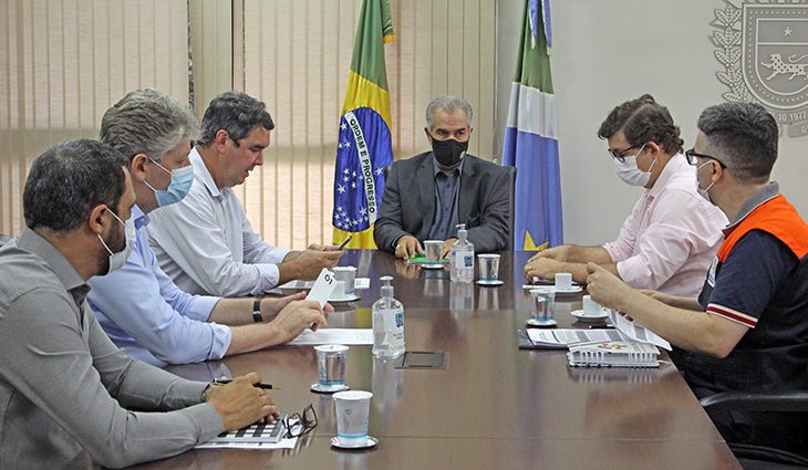 Mato Grosso do Sul foi atingido na última sexta-feira (15) por ventos de mais de 100 quilômetros por hora, que destelharam casas e derrubaram árvores e postes de energia elétrica deixando milhares de pessoas sem luz
