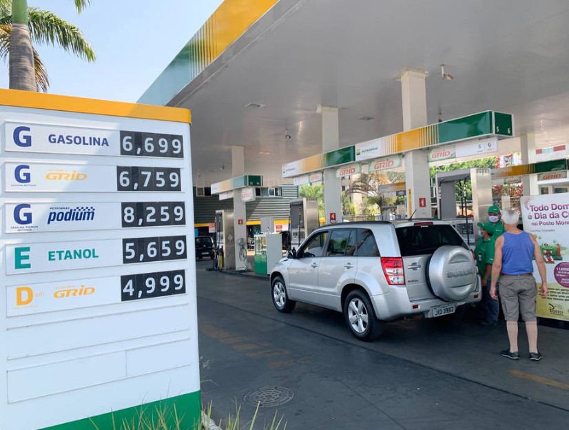 Posto de combustível em Brasília: secretários de Fazenda dos Estados avaliam a possibilidade de congelar por 60 dias o preço de referência usado para a cobrança do ICMS