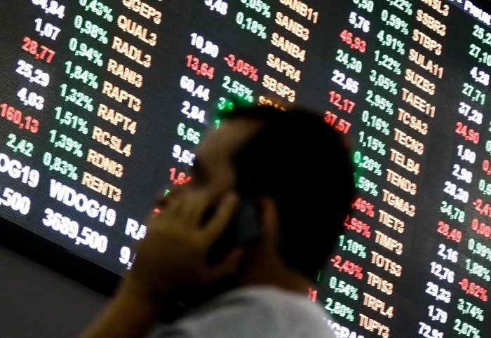 o desempenho do Ibovespa foi impulsionado pelas ações da Petrobras (ON +6,13%, PN +6,84%), segurando a ponta positiva do índice