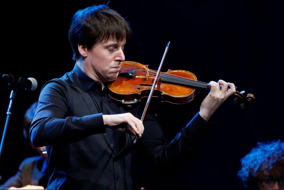 O violinista americano Joshua Bell fará concertos em agosto