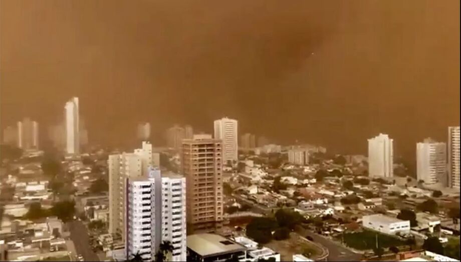 Segundo o Instituto Nacional de Meteorologia (Inmet), as tempestades de poeira são causadas por um período seco de estiagem prolongada