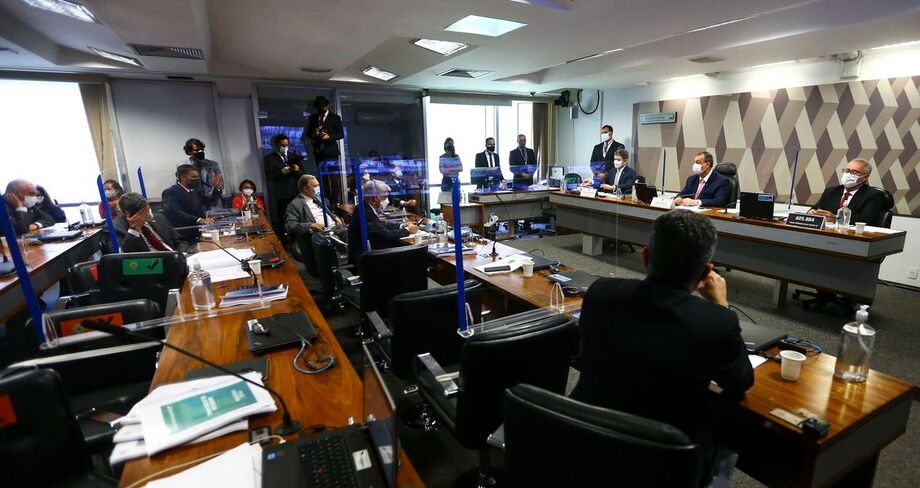 Um dos principais pontos do documento de 1.299 páginas sugere o indiciamento do presidente Jair Bolsonaro por nove crimes que vão desde delitos comuns, previstos no Código Penal; a crimes de responsabilidade, conforme a Lei de Impeachment.