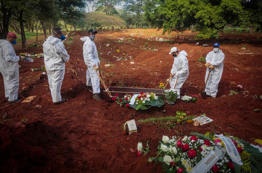 Brasil notifica 409 mortes nas últimas 24 horas; média móvel é de 342
