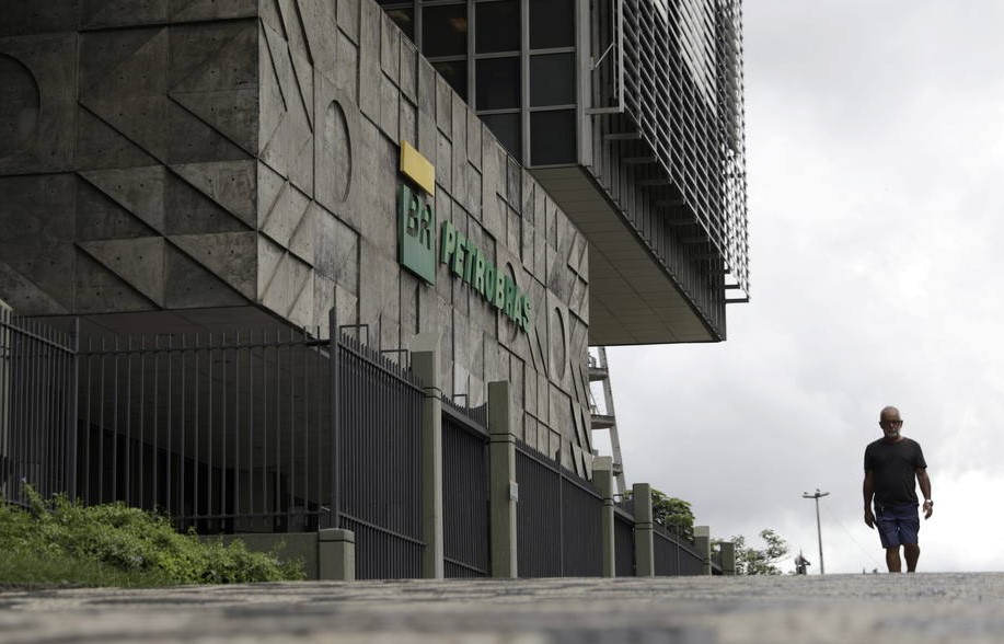 Governo estaria considerando vender as ações ordinárias e preferenciais que possui na estatal