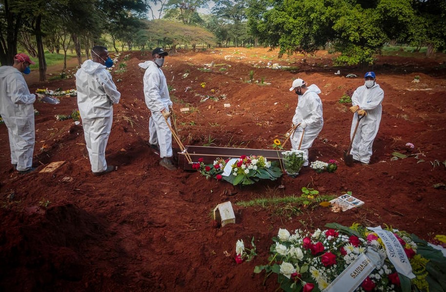 Brasil notifica 379 mortes nas últimas 24 horas; média móvel é de 328