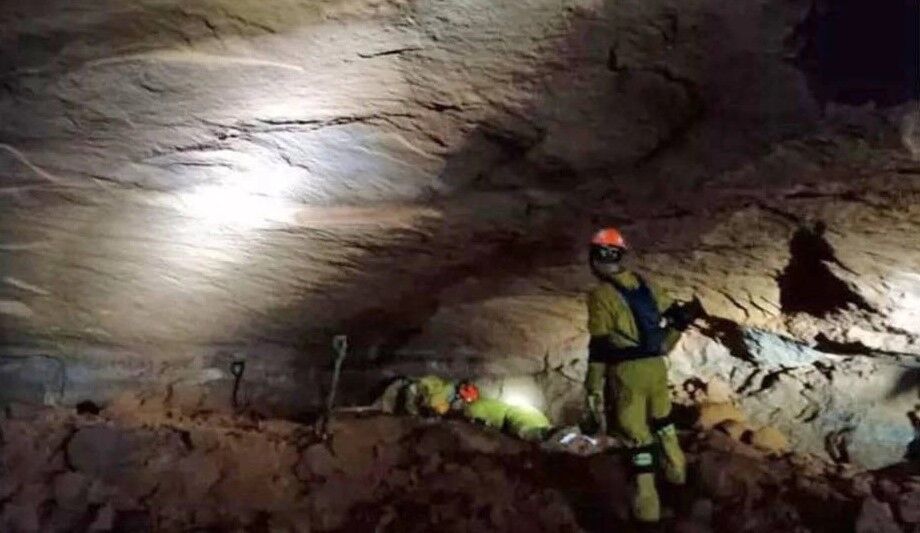 Corpo de Bombeiros atua na busca por desaparecidos após desmoronamento de gruta em Altinópolis