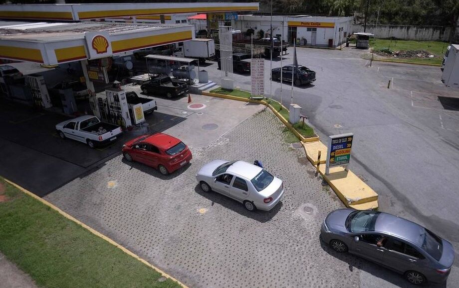 Greve dos transportadores de combustíveis, os tanqueiros, provocou fila em postos de Belo Horizonte
