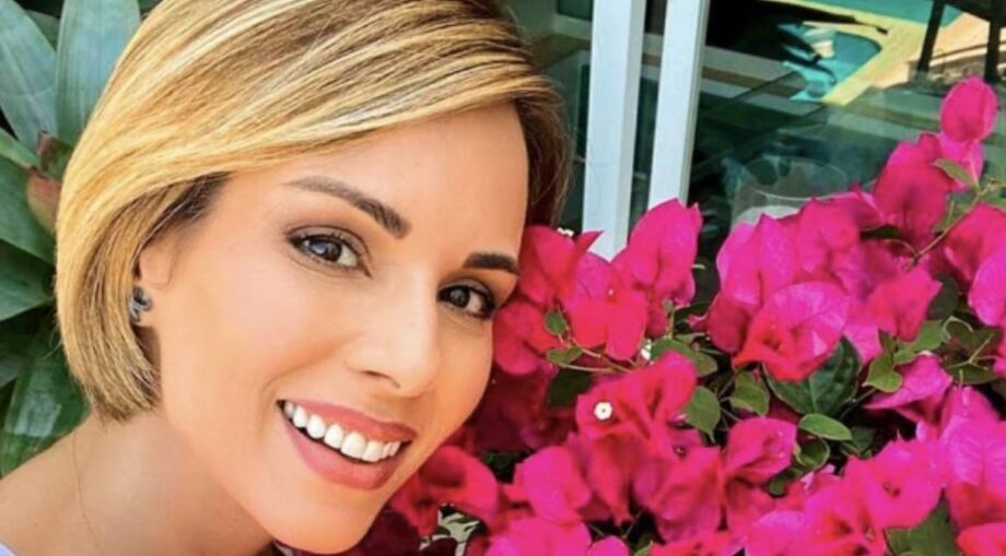 A apresentadora e atriz Ana Furtado, fazendo parte da campanha do Outubro Rosa, sobre conscientização do câncer de mama