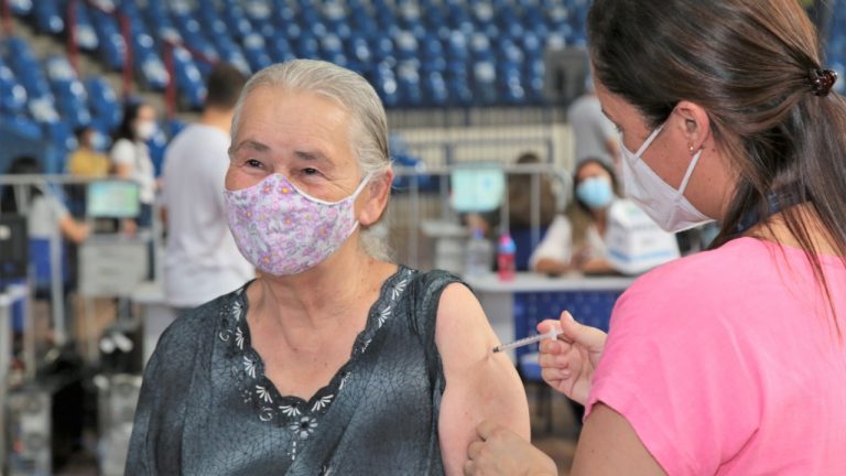 Vacinação contra covid-19 em Campo Grande - MS
