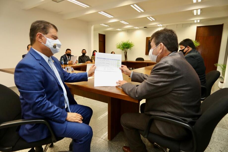 O senador Nelsinho Trad (PSD/MS) e o prefeito de Inocência, Antônio Ângelo Garcia dos Santos, mais conhecido como Toninho da Cofapi (DEM)
