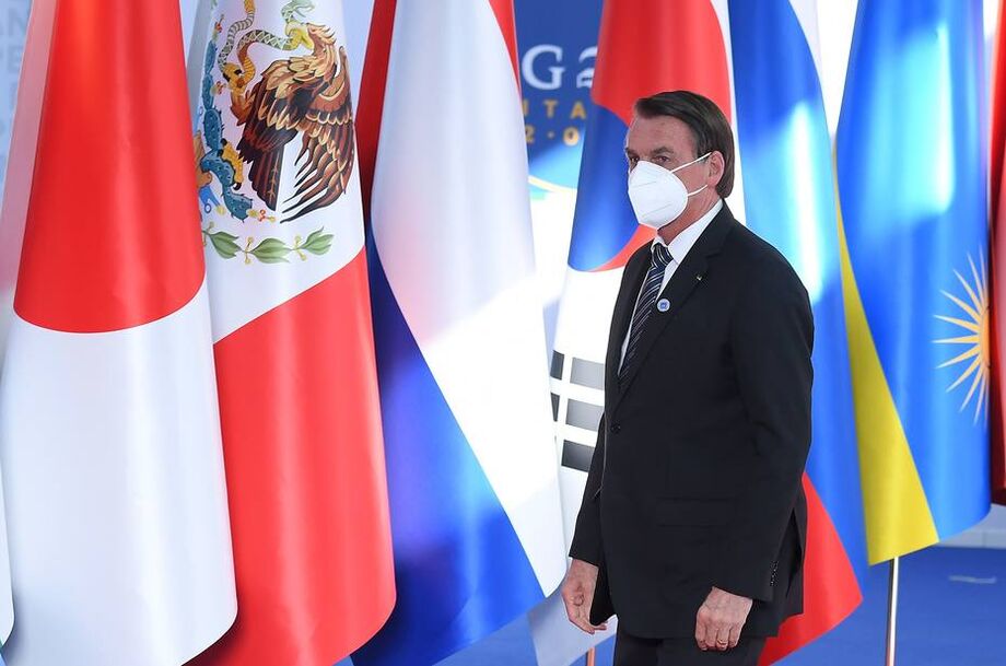 Presidente Jair Bolsonaro chega à reunião do G20 no Centro de Conferências de Roma, na Itália.