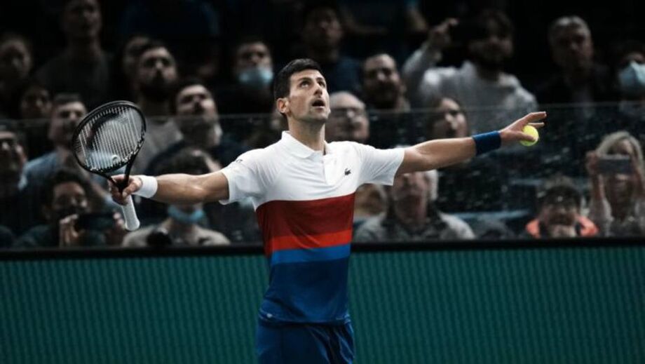 Novak Djokovic avança para a final do Masters 1000 de Paris. Foto: Thibault Camus/AP