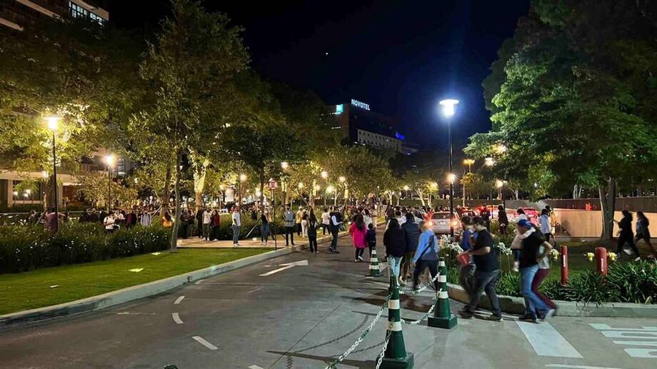 Polícia Militar bloqueou acesso a shopping após assalto em Sorocaba.