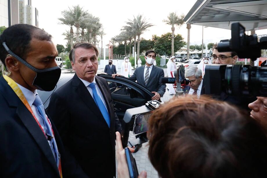 Presidente Bolsonaro durante entrevista coletiva em Dubai neste sábado, 13; o chefe do Executivo colocou em dúvida a sua filiação ao PL para disputar as eleições de 2022.