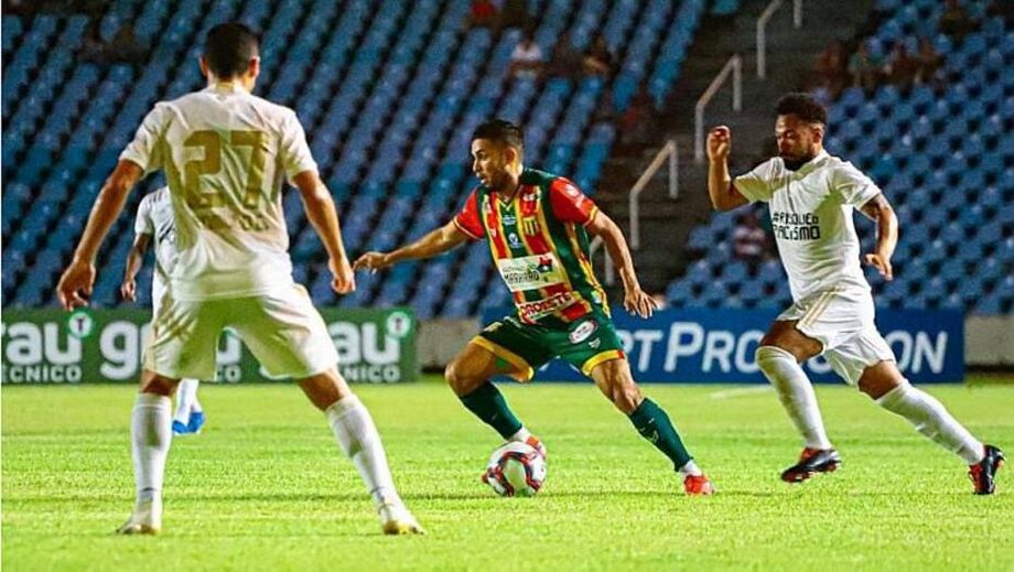 Cumprindo tabela na Série B, Sampaio Corrêa e Cruzeiro empatam no Maranhão.