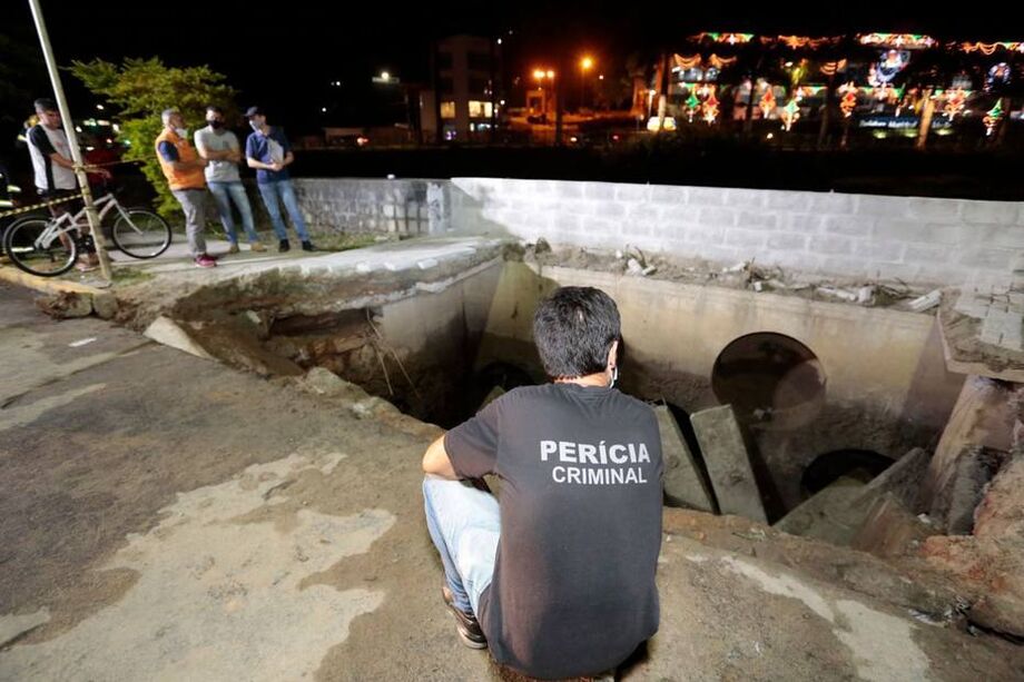 Desabamento de calçada deixa 33 feridos durante evento de Natal, em Joinville