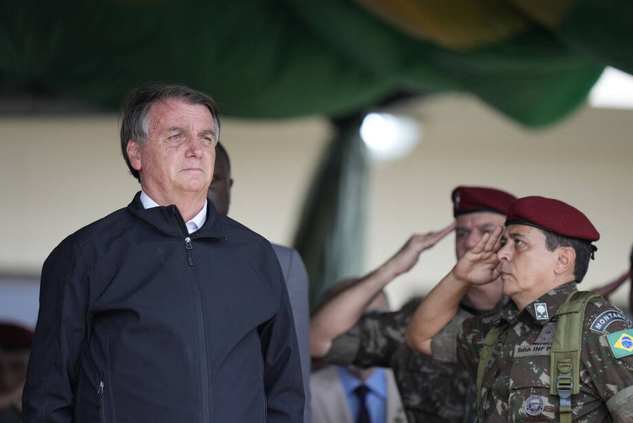 Cumprindo agendas com militares, Bolsonaro compareceu na sexta-feira, 26, a cerimônia de brigada de paraquedistas
