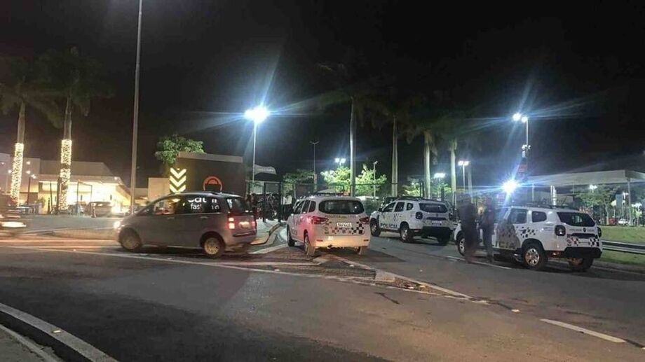 Assalto a loja de shopping na rodovia Castelo Branco causou pânico e mobilizou a polícia na noite de segunda-feira, em São Roque