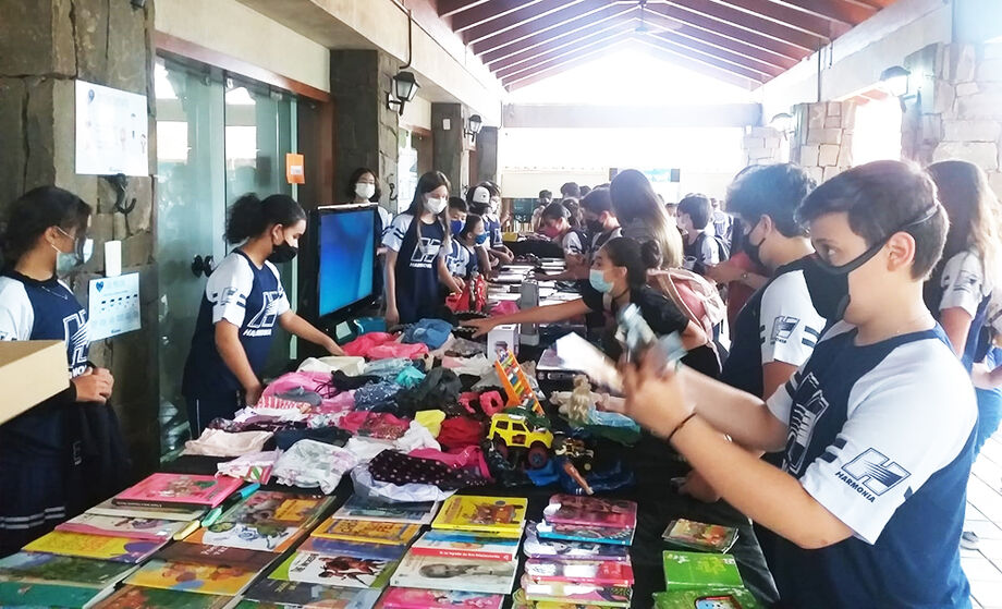 Alunos da Harmonia fizeram o bazar