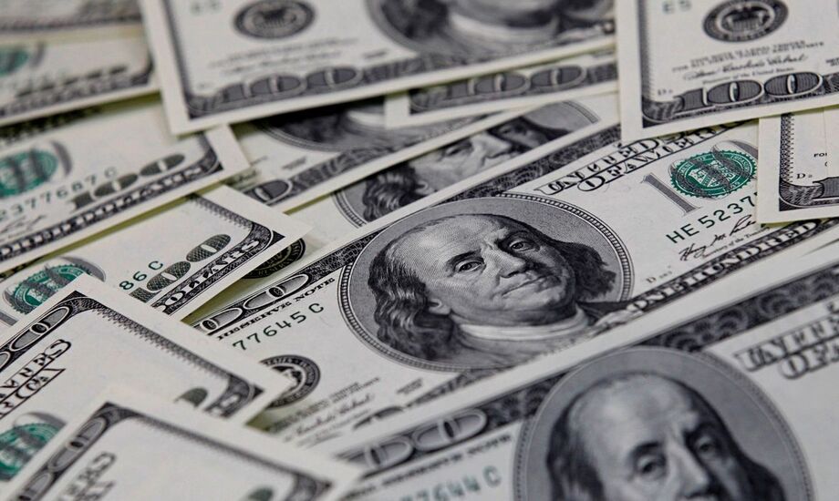 A moeda norte-americana está no nível mais alto desde 13 de abril, quando tinha fechado em R$ 5,71. O dólar acumula valorização de 9,27% em 2021