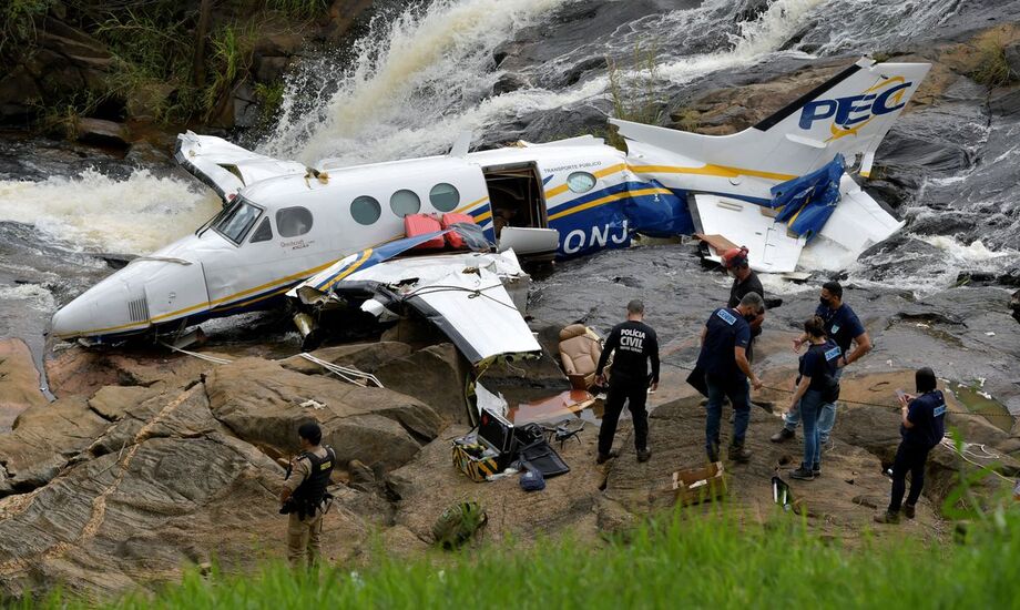 A remoção foi acompanhada por técnicos do Centro de Investigação e Prevenção de Acidentes Aeronáuticos (Cenipa)