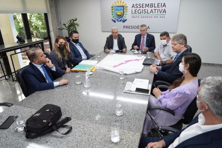 Na reunião, foi entregue o projeto de lei e explicado os detalhes da proposta que transforma banhados em áreas de preservação ambiental