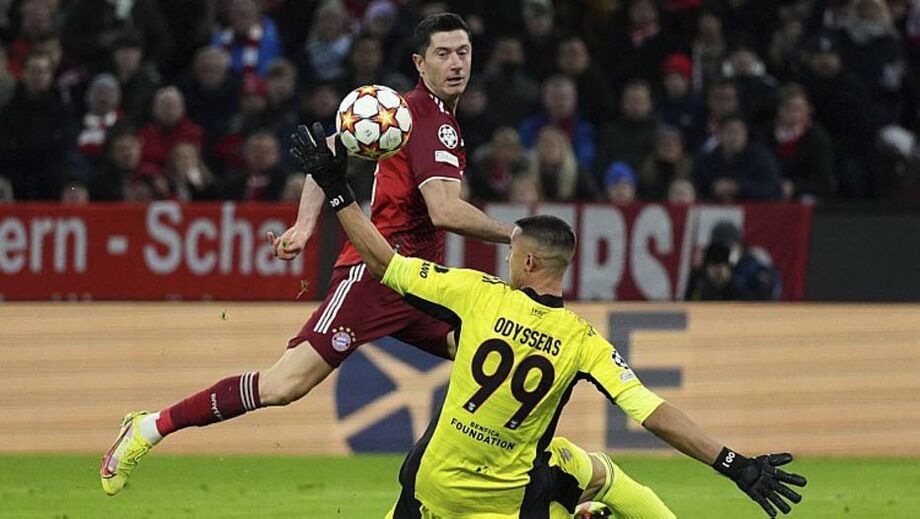 Lewandowski marca três vezes em goleada do Bayern