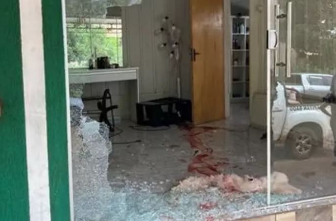 A polícia paraguaia e o Corpo de Bombeiros chegaram ao local pouco tempo depois, mas a vítima já estava morta