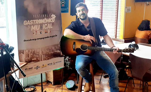 Artistas regionais estão se apresentando no evento